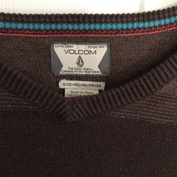 Men’s Medium Volcom v-neck sweater - Picture 2 of 3